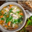 Caldo de la Abuela: Consomé, Arroz, Mix de Verduras: Zanahoria, Brócoli, Coliflor y Grano de Elote Pechuga de Pollo Deshebrada